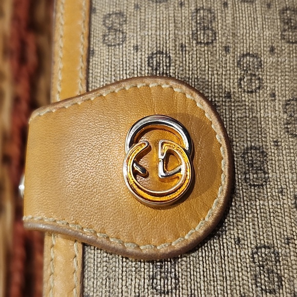 Gucci Micro GG Bi-Fold Wallet - Picture 4 of 14